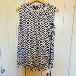 Nicole Miller- Black & White Sleeveless Blouse, Office, Casual- Size L